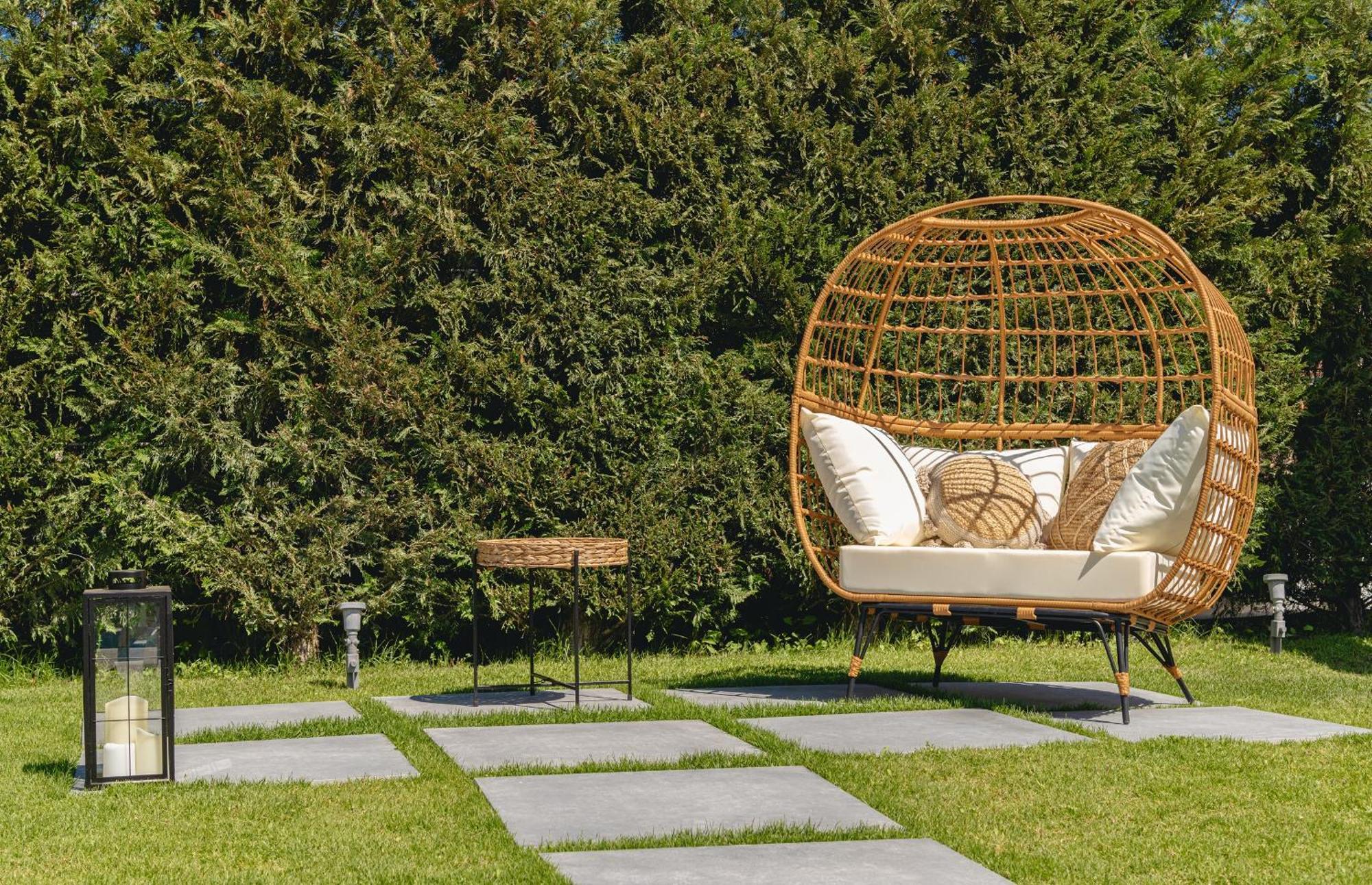 White Canvas Boutique 3*